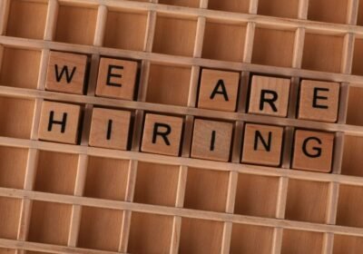 UK Vacancies Fall to 691,000, With Small Firms Leading the Drop